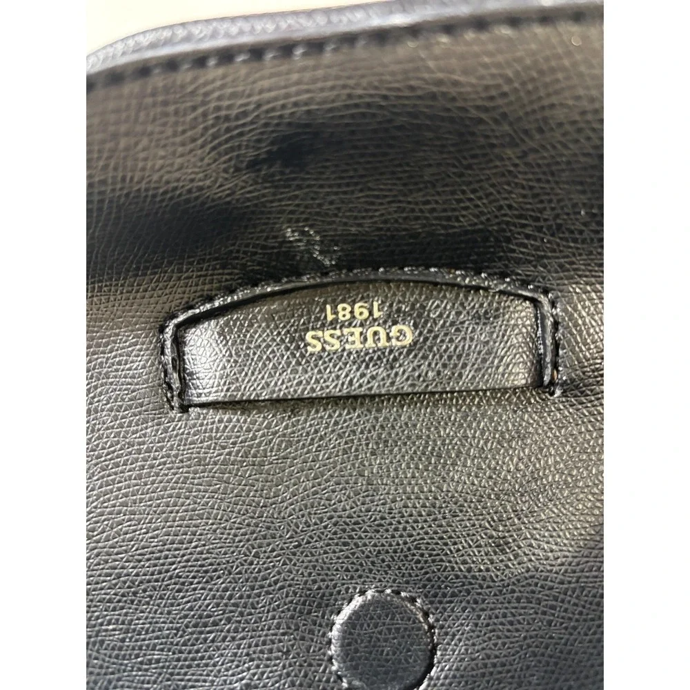 VTG Y2K Guess Handbag Women Black Leather Adjustable Strap Magnetic Flap Closure